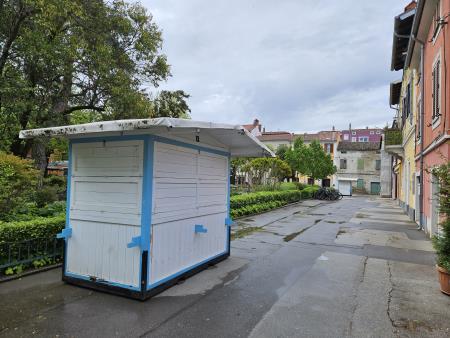 Pogled z druge strani 